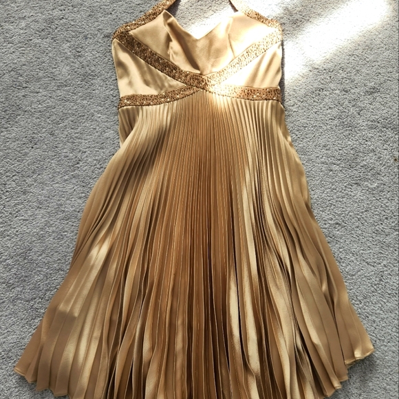 Gold pleated evening dress size 4 - Picture 1 of 7